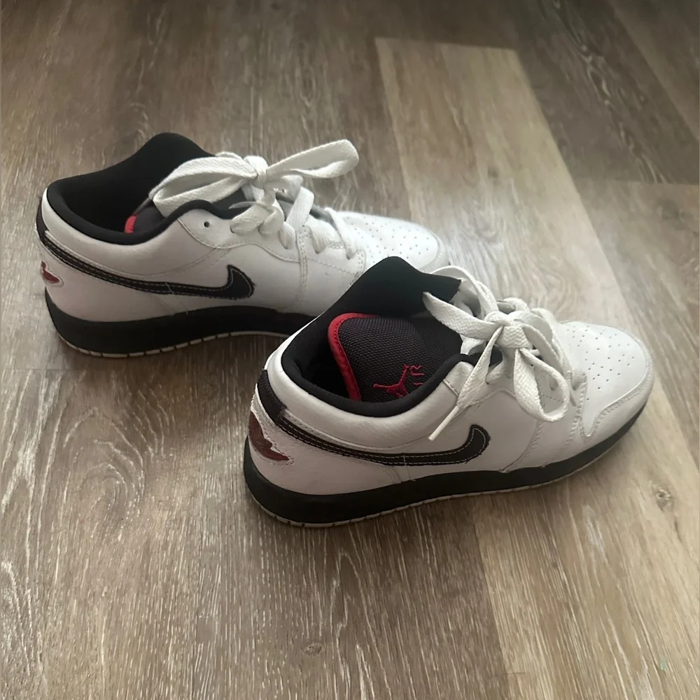 AIR JORDAN 1 Phat Low (GS) White/Red/Black SIZE 6 KIDS Athletic Basketball Fit - Picture 2 of 6
